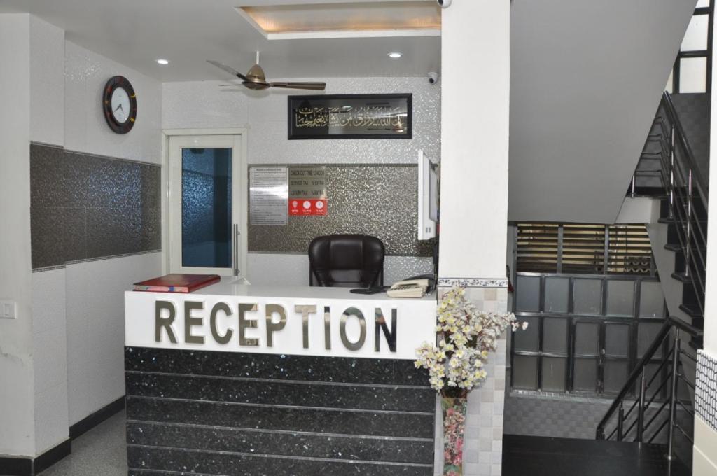 Hotel Al Gulzar Delhi  Buitenkant foto
